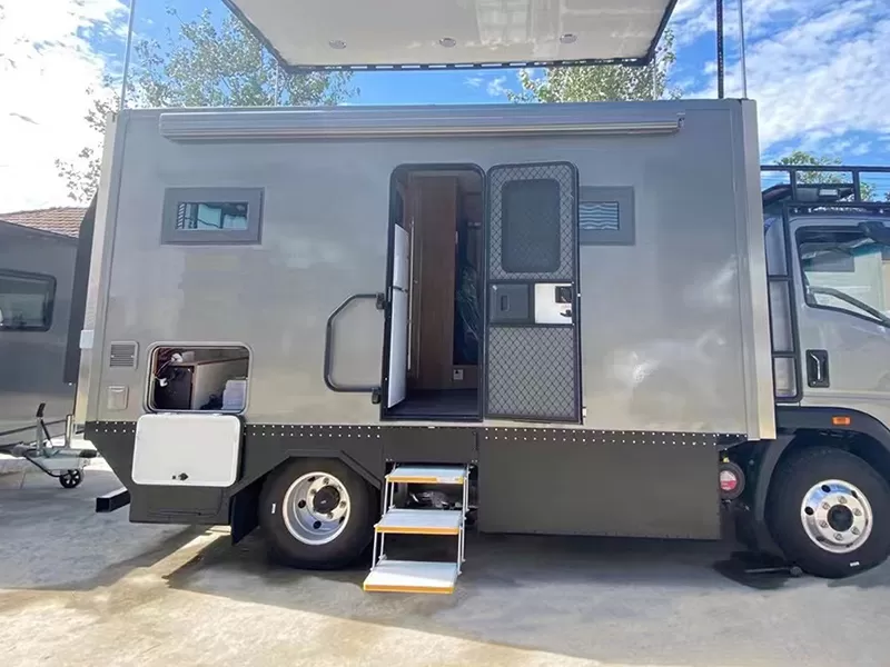 Gradino pieghevole elettrico