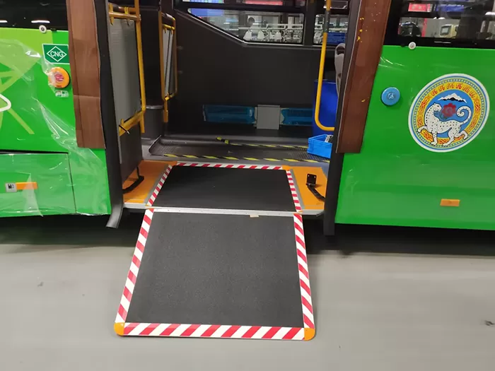 Caratteristiche delle rampe per sedie a rotelle per autobus Xinder-Tech