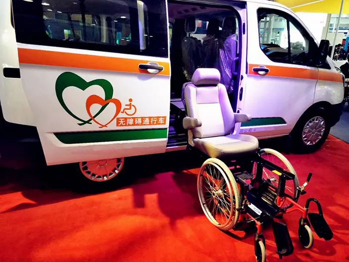 Modifica del veicolo accessibile Ford Transit