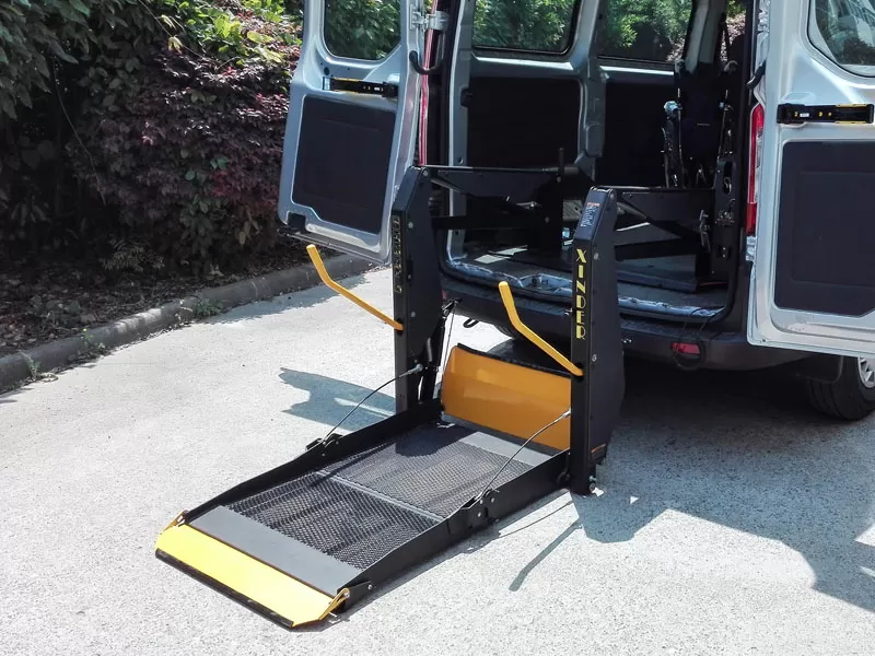 Come sollevare gli utenti della sedia a rotelle aiutano a viaggiare?