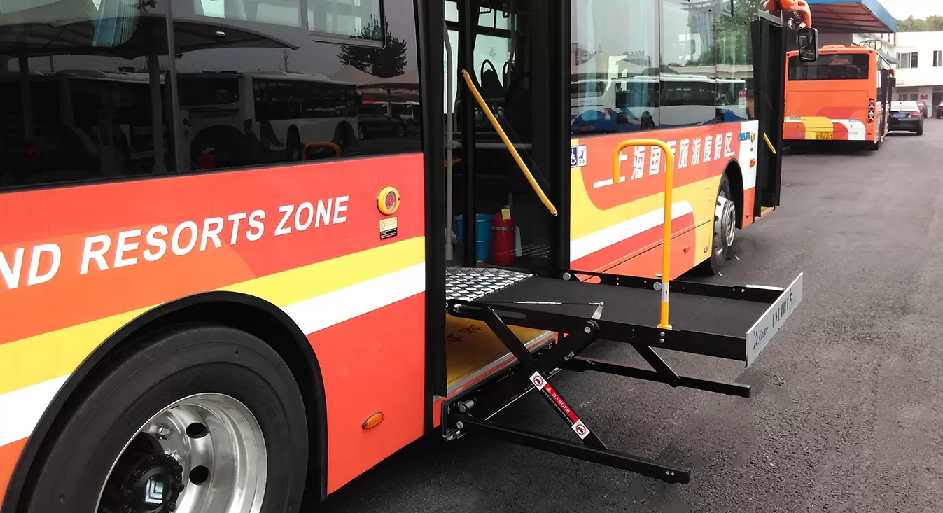 Trasformazione senza barriere per autobus