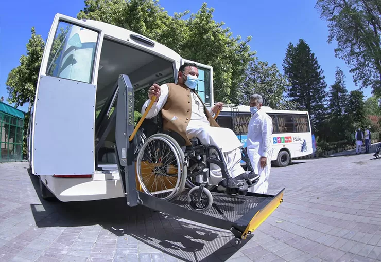 wl d 1300 720 wheelchair lift 5