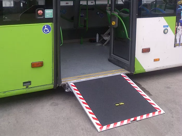 Principio di funzionamento delle rampe per sedie a rotelle per autobus
