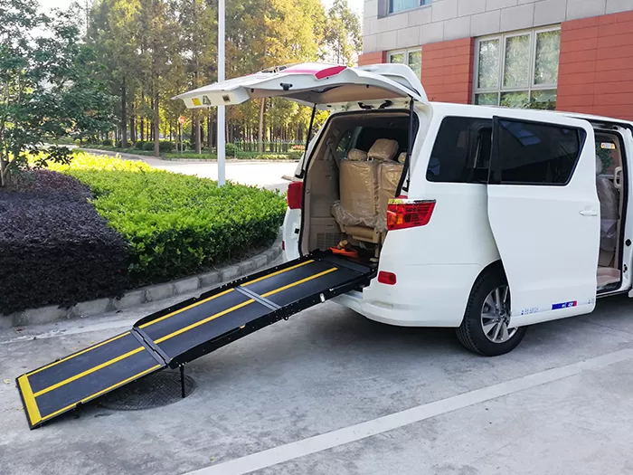 Principio di funzionamento delle rampe della sedia a rotelle del furgone