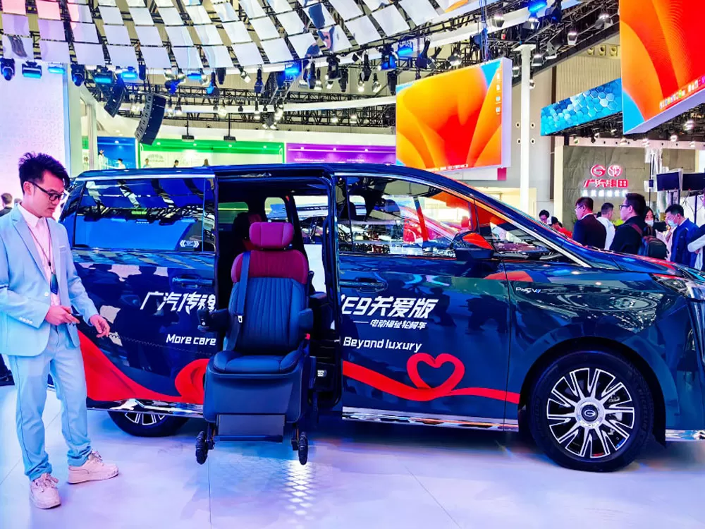 Il sedile girevole staccabile di Xindetech debutts al Guangzhou Auto Show